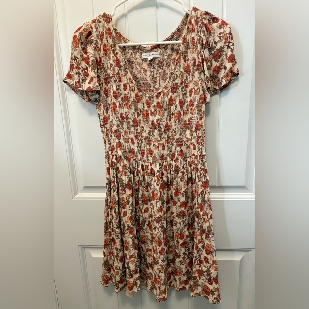 Coco + Jaimeson Puff Sleeve V-Neck Mini Floral Sundress. Size Medium.